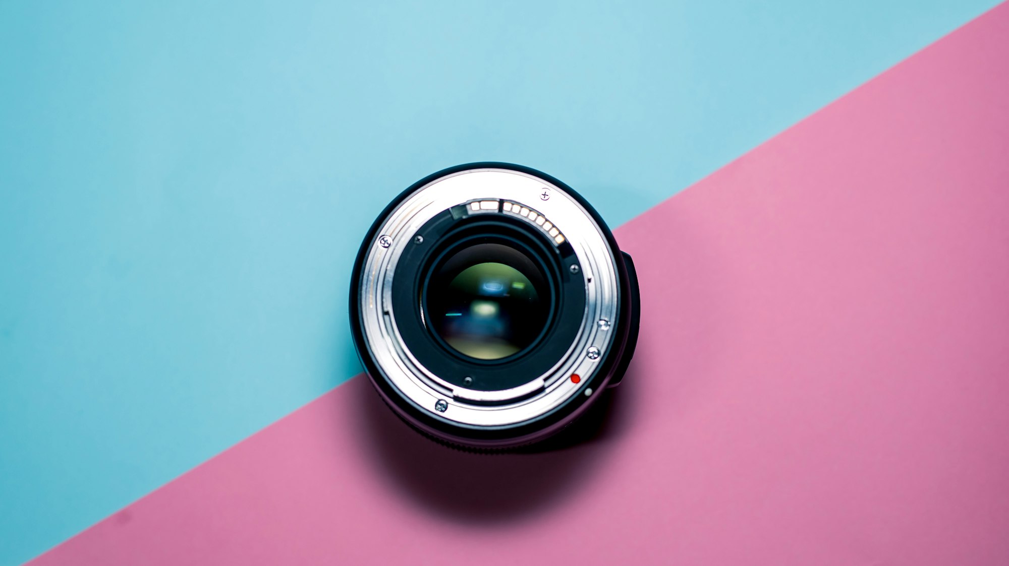 Prime vs. Zoom Lenses: Which is Best for Street Photography?